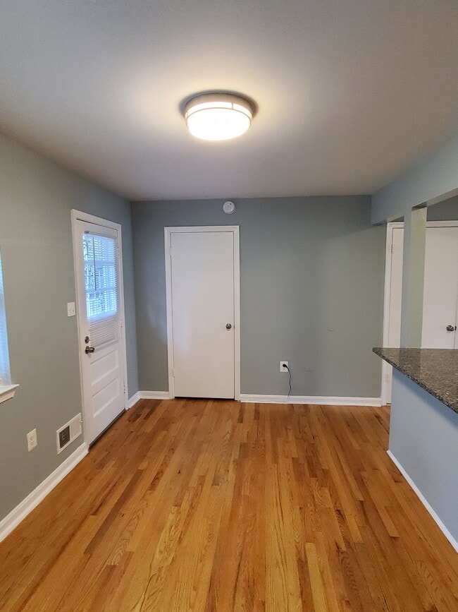 2923 Sunset Ln, Suitland, MD 20746 - photo 5