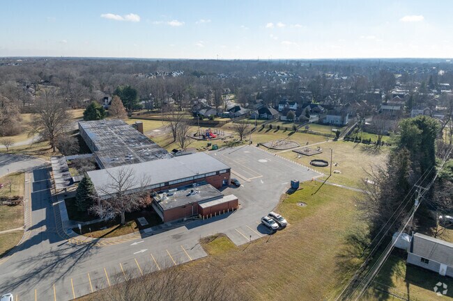 The student population of Hite Elementary is 448 and the school serves K-5.