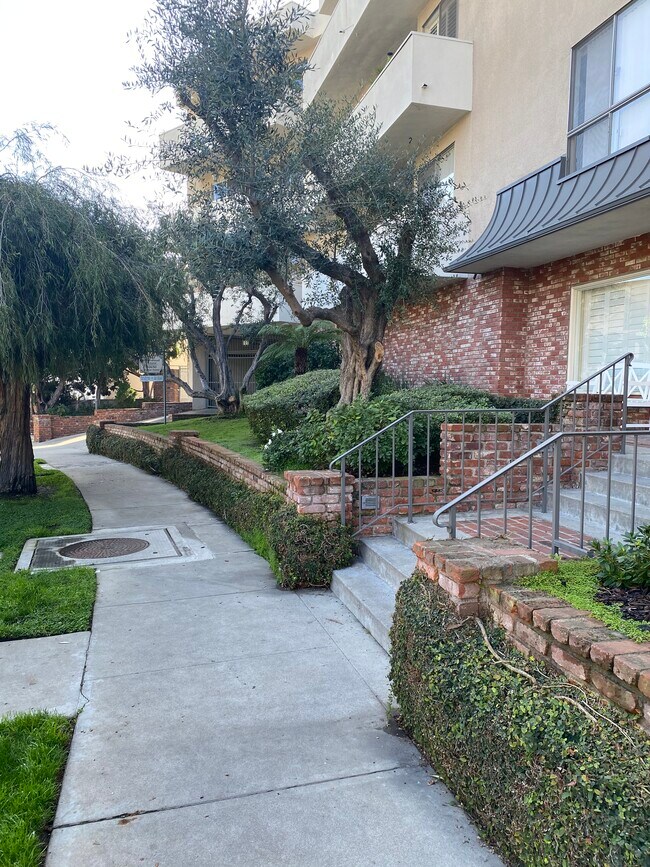 10650 Holman Ave unit 307, Los Angeles, CA 90024 - photo 5