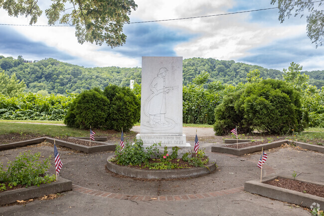A memorial for the fire department in Riverside Park.