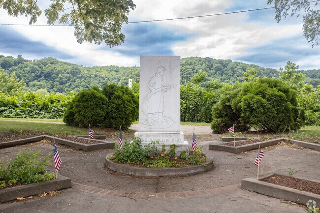 A memorial for the fire department in Riverside Park.