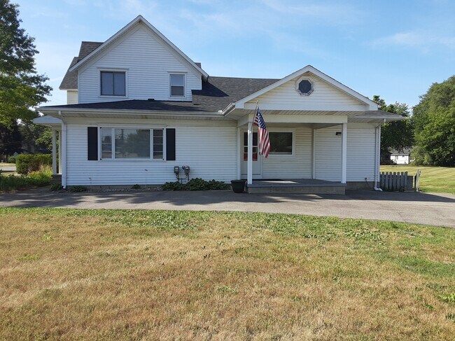 3329 Sashabaw Rd unit 1, Waterford, MI 48329 - photo 2