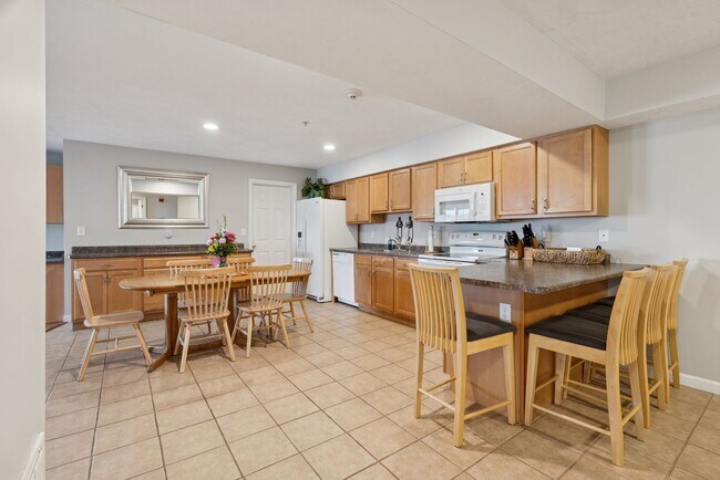 170 E Grand Ave unit 8, Old Orchard Beach, ME 04064 - photo 7