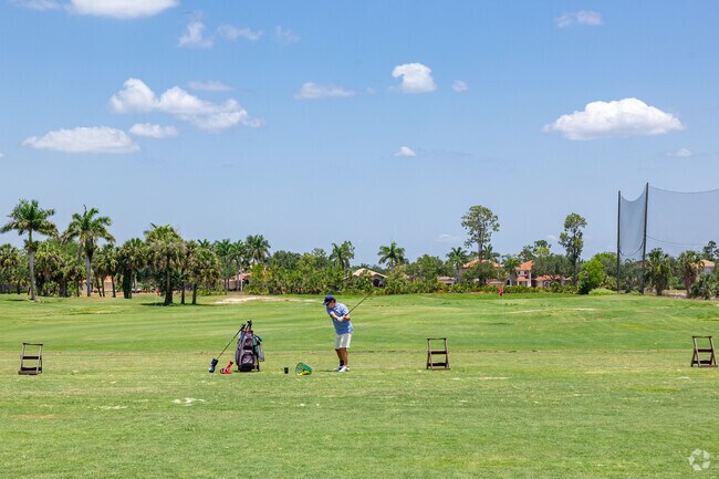 Orangetree golfers enjoy hitting the greens at private golf clubs.