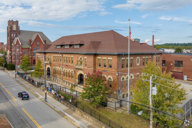 Pittsburgh Woolslair serves K-5th grade.