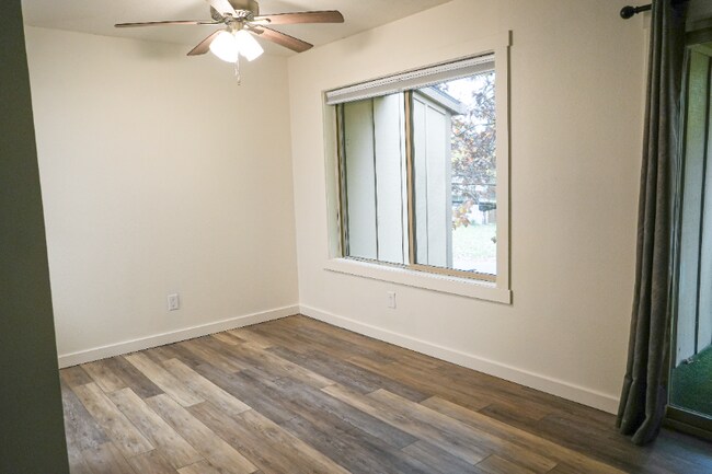 1234 NE 27th St, McMinnville, OR 97128 - photo 6