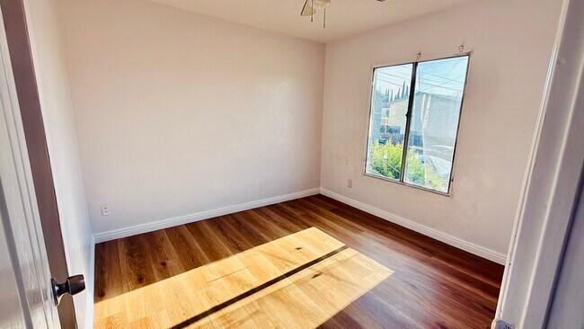 124 1/2 W 95th St unit W. 95th St., Los Angeles, CA 90003 - photo 6