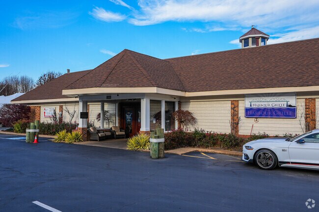 Residents of Mason Neck frequent The Harbour Grille for their popular Snow Crabs.