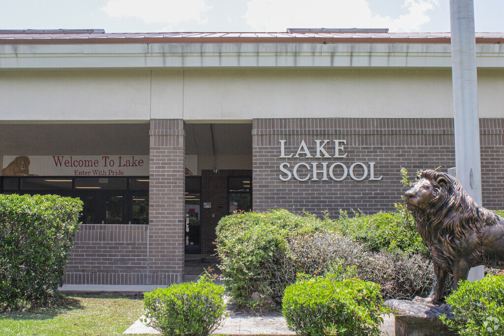 Main entrance to Lake Elementary School in Ascension Parish, Gonzales LA