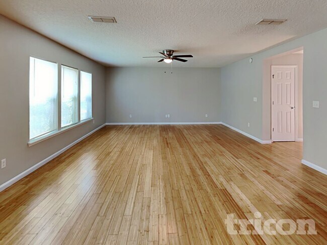 11982 Alexandra Dr, Jacksonville, FL 32218 - photo 2