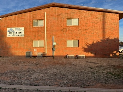 1021 Martin Luther King Junior Blvd, Clovis, NM 88101 - photo 1