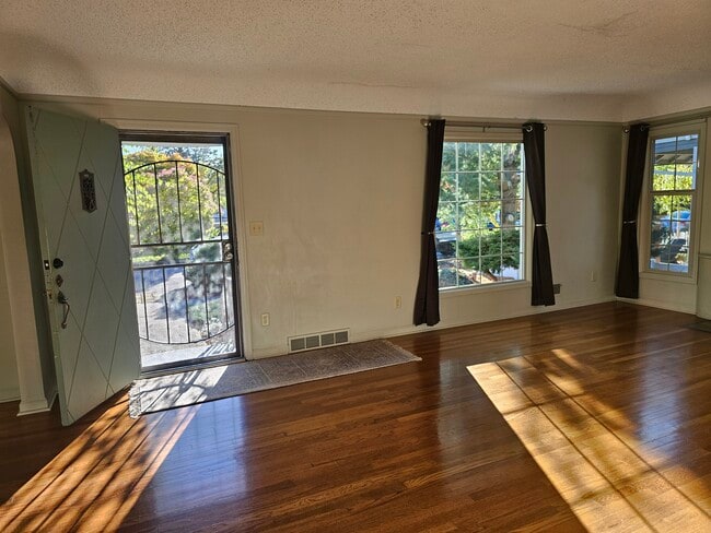 6613 N Amherst St, Portland, OR 97203 - photo 3