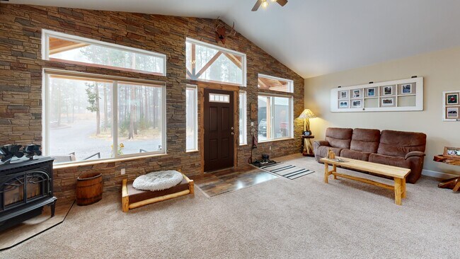 17153 Helbrock Dr, Bend, OR - photo 2