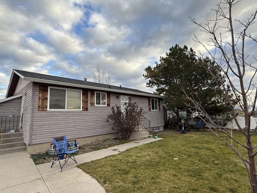 7882 W Bridgton Dr, Magna, UT 84044 - photo 1