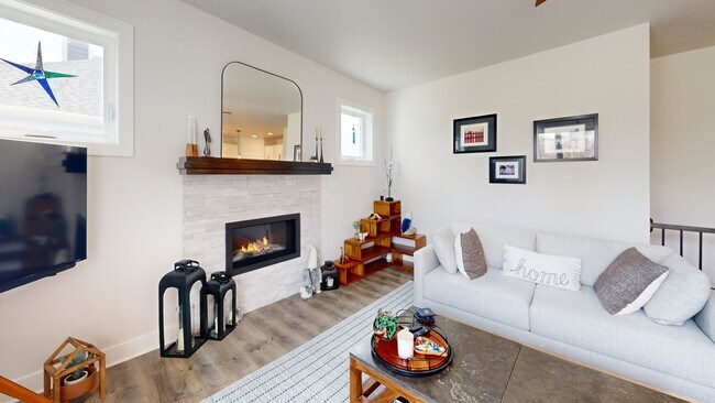 N102W6612 Susan Ln, Cedarburg, WI 53012 - photo 2