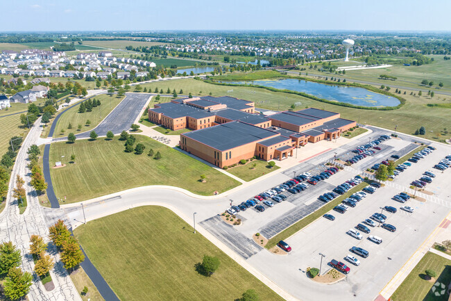 Murphy Junior High School has a student-teacher ratio of 16 to 1.
