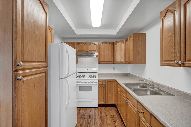 Chestnut Village, Lompoc, CA 93436 - photo 7