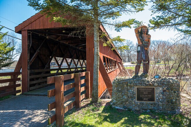 The bridge at Veterans Park connect hiking trails throughout the town.