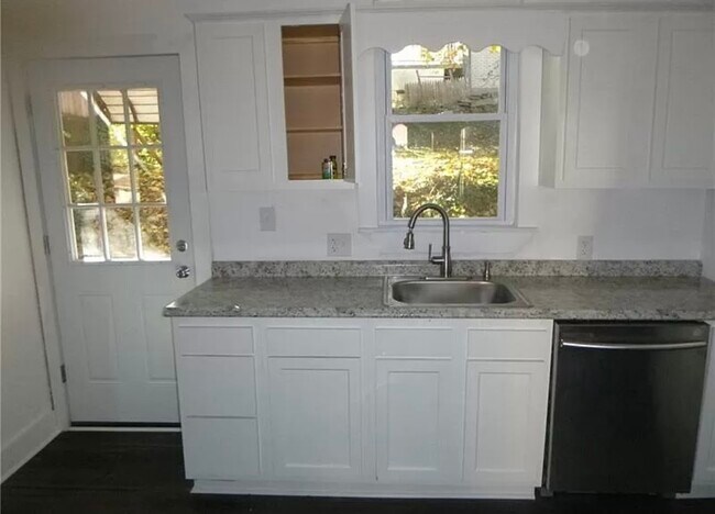 2904 Myer Blvd, McKeesport, PA 15132 - photo 7