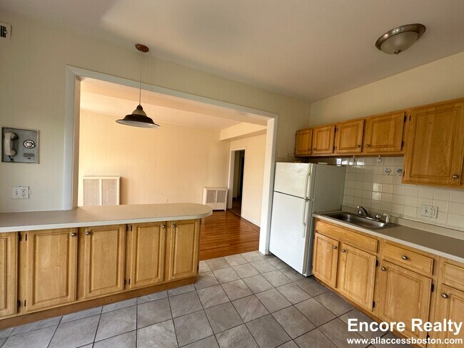 30 Fordham Rd unit 7, Allston, MA 02134 - photo 2