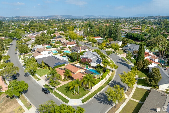 Neighborhoods in the Las Palmas Hermosa area of Fullerton, CA feature spacious yards.