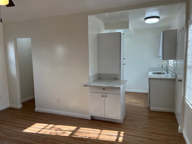 1114 4/5 Tamarind Ave unit 1114 4.5, Los Angeles, CA 90038 - photo 7