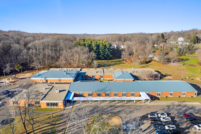 Totoket Valley Elementary School is conveniently located on Middletown Avenue in Northford.