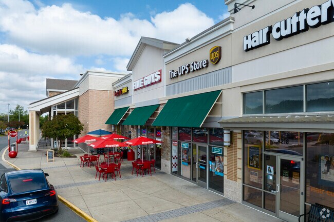 Shopping strip at Fortuna Center Plaza in Four Seasons, for your convenience.