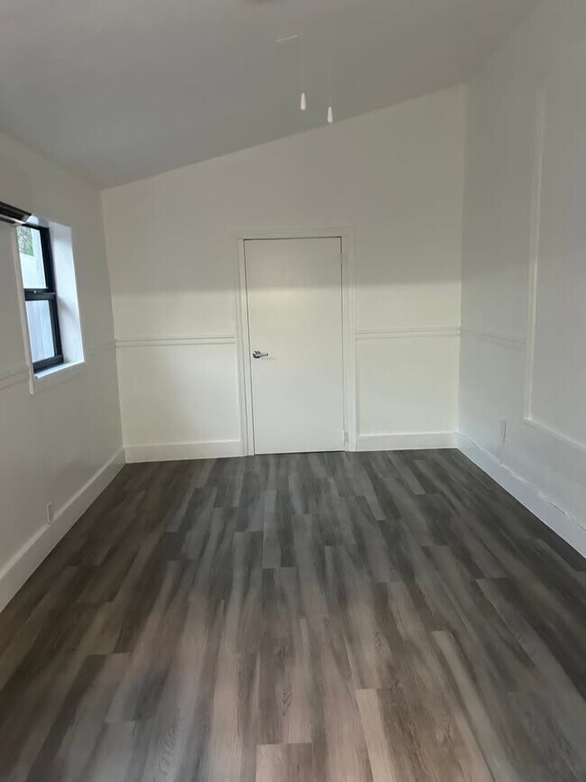 210 W 53rd Terrace, Hialeah, FL 33012