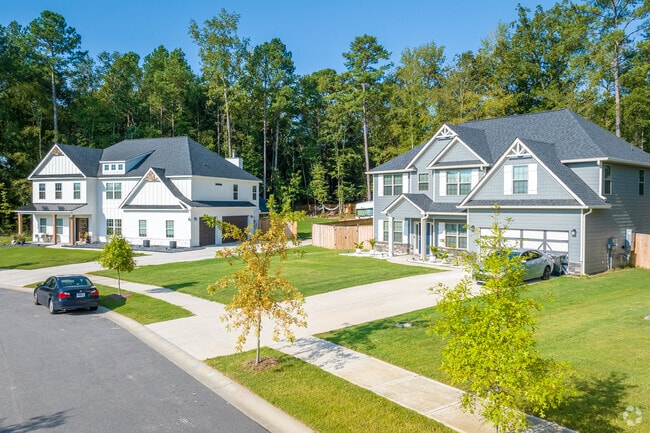 New neighborhoods offer large homes for those in need additional space in Grovetown.