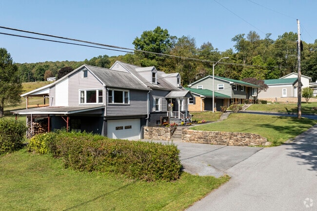 Split level and ranch style homes are the most common homes found in West Taylor.