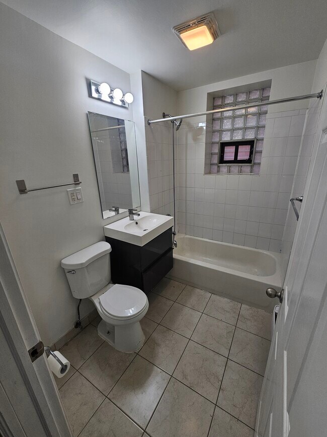 2125 N Lorel Ave unit Garden bedroom for r, Chicago, IL 60639 - photo 5