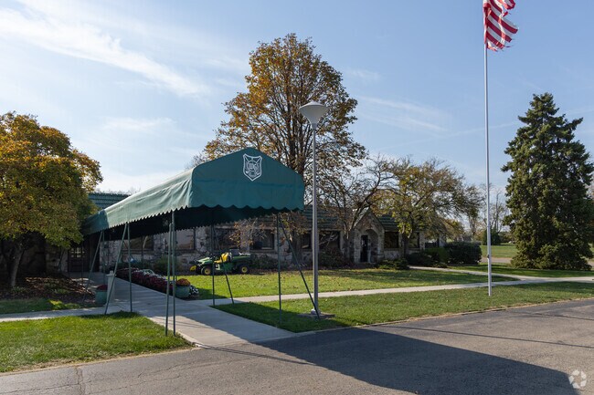 Walnut Groce Country Club provides member only social events to the Eastmont area.