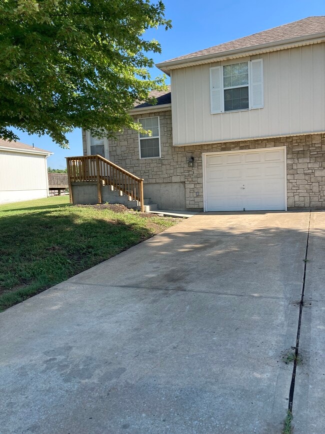 8208 Spring Valley Rd unit 8210, Belton, MO 64012 - photo 2