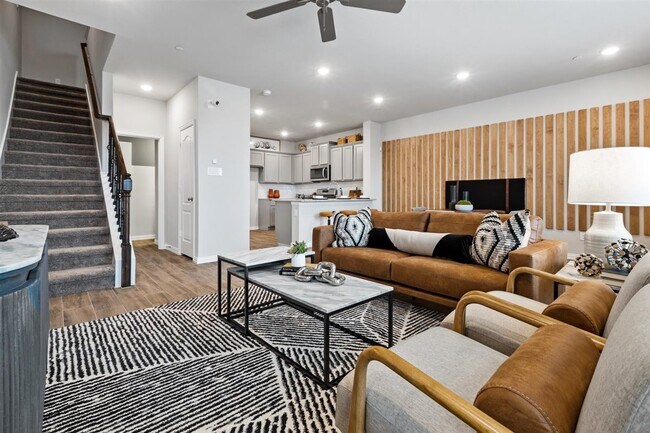 2238 Memory Oaks Dr unit 11, Tomball, TX 77375 - photo 6