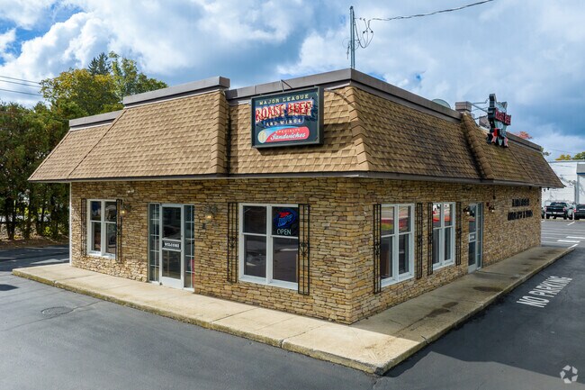 Major League Roast Beef & Wings offers up the best sandwiches in Pondville.