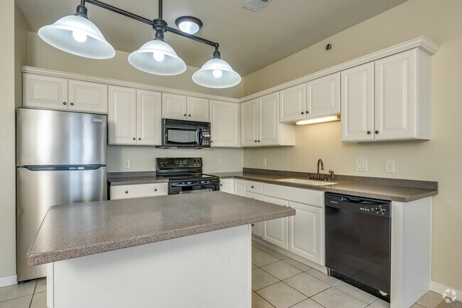 2BR, 2BA - 944SF - Kitchen