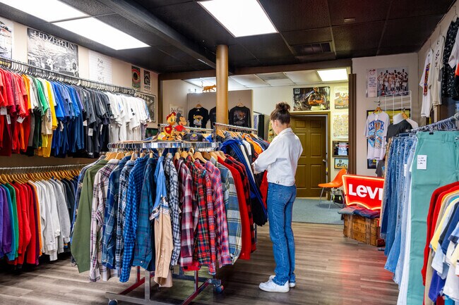 Summit City Vintage sells vintage clothing in the Canterbury Green neighborhood.
