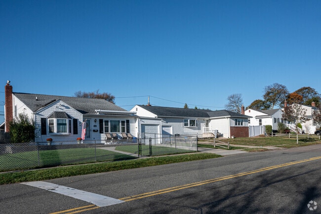Ranch-style homes line the quiet streets near Venetian Shores Park in Lindenhurst.