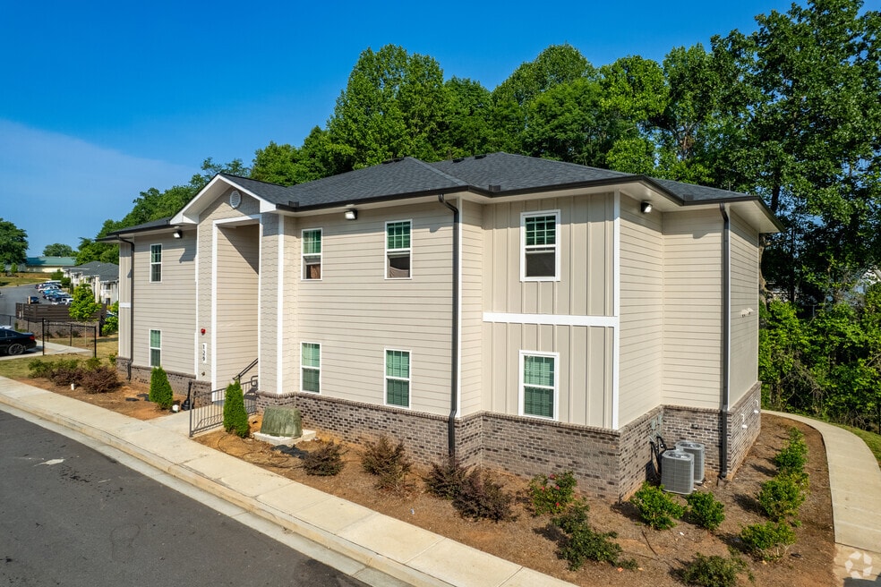 Sierra Vista, Cornelia, GA 30531 - photo 1