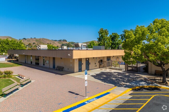 Brookside Elementary School serves students from TK - 5th grade in Oak Park, CA.