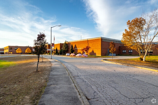 Coventry High School has 1,384 students in grades 9-12 .