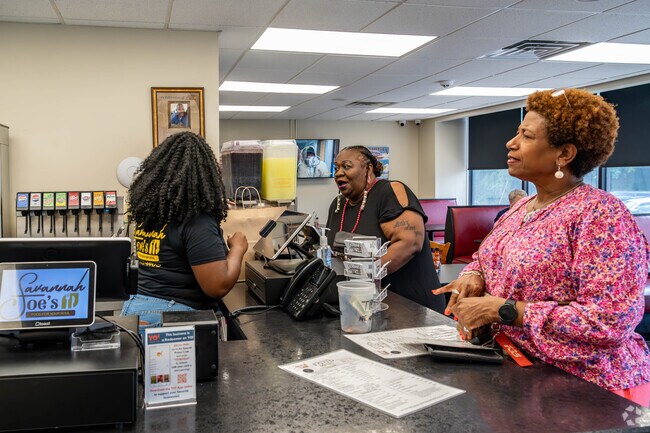 Savannah Joe's is a favorite dining destination for the Residents of Newport.