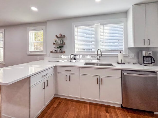 65-67-67 St James Cir, Newton, MA 02458 - photo 7