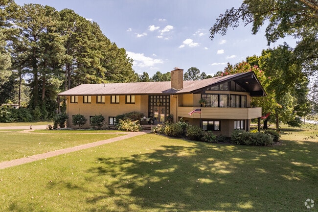 Custom homes can be found throughout Stanworth.