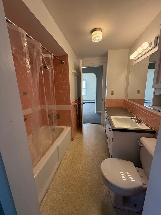 207 Front St unit 2nd HEAT INCLUDED, Lincoln, RI 02865 - photo 7