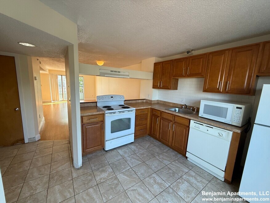 142 N Beacon St unit A4, Boston, MA 02135 - photo 1