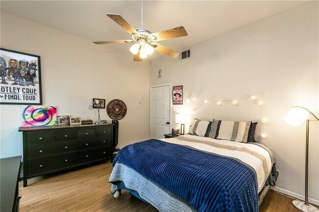 807 W 25th St unit 211, Austin, TX 78705 - photo 6