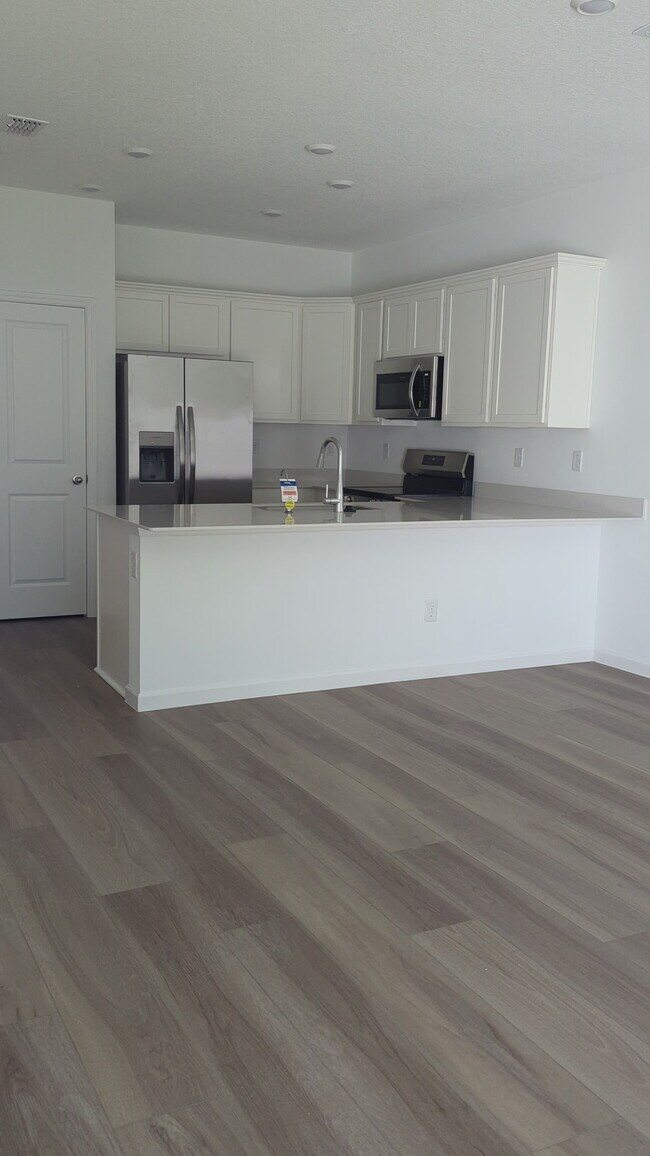 550 Holly Lakes Dr, Orange Park, FL 32073 - photo 3