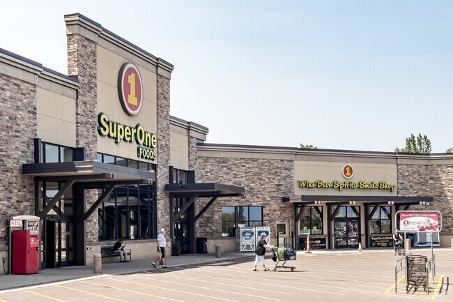 Superior 1 Foods is the largest market in Central Park Superior Wisconsin.